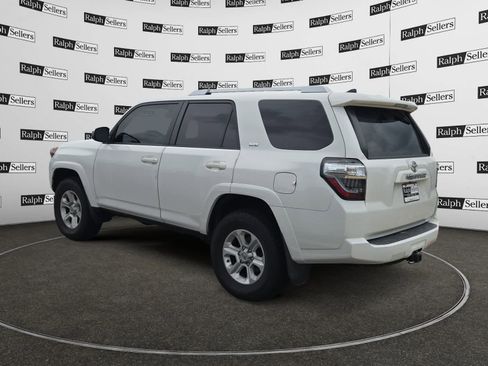 Used 2018 Toyota 4Runner SR5 RWD image 4