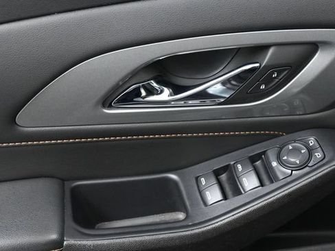 Used 2021 Chevrolet Traverse LT FWD image 8