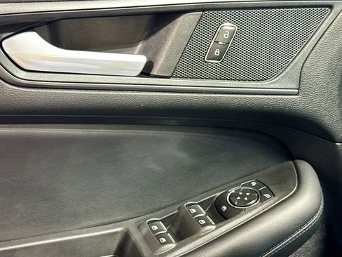 Used 2021 Ford Edge SE image 19