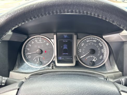 Used 2017 Toyota Tacoma SR5 w/ Tow Package RWD image 20