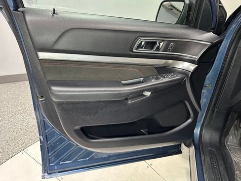 Used 2019 Ford Explorer XLT w/ Equipment Group 202A AWD/4WD image 12