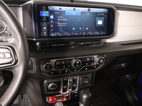 Used 2024 Jeep Gladiator Sport AWD/4WD image 5