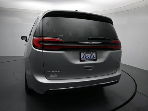 New 2026 Chrysler Pacifica Select image 24