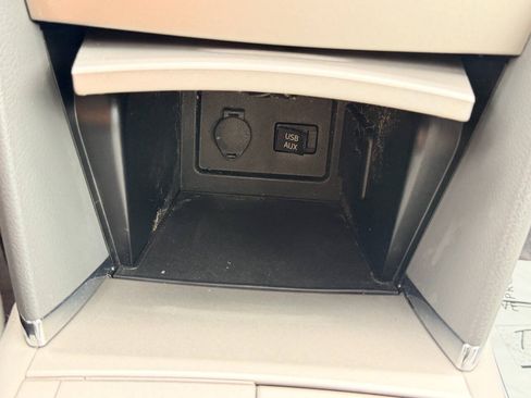 Used 2010 Toyota Camry LE FWD image 35
