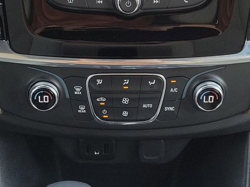 Used 2023 Chevrolet Traverse LS image 19