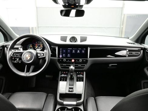 Certified 2025 Porsche Macan AWD/4WD image 20