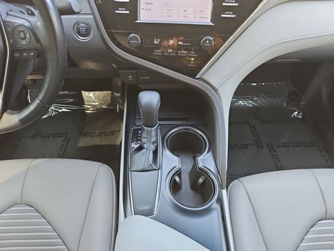 Used 2018 Toyota Camry SE w/ Convenience Package FWD image 25