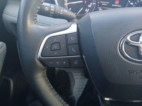 Used 2021 Toyota Highlander Limited image 24