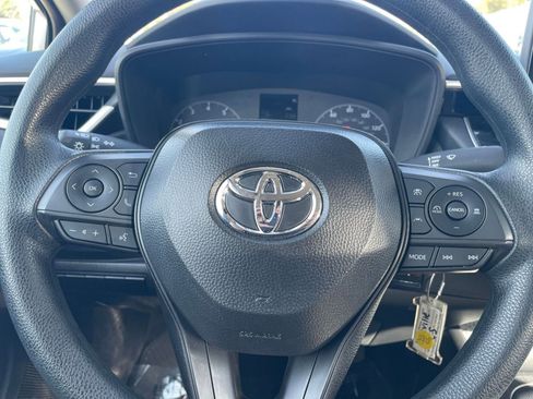 Used 2025 Toyota Corolla LE image 27