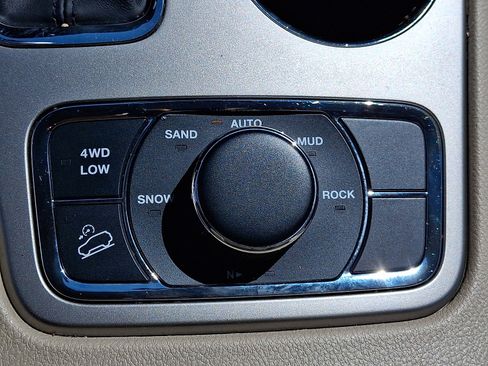 Used 2016 Jeep Grand Cherokee Limited AWD/4WD image 25