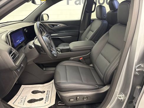 Used 2026 Chevrolet Traverse LT w/ Midnight/Sport Edition AWD/4WD image 10