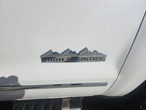 Used 2019 Chevrolet Silverado 2500 High Country w/ Duramax Plus Package image 11