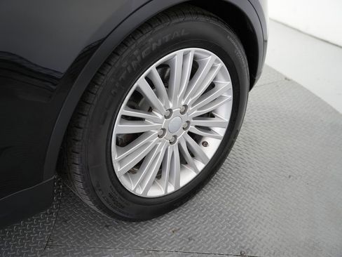 Used 2017 Land Rover Discovery HSE image 65