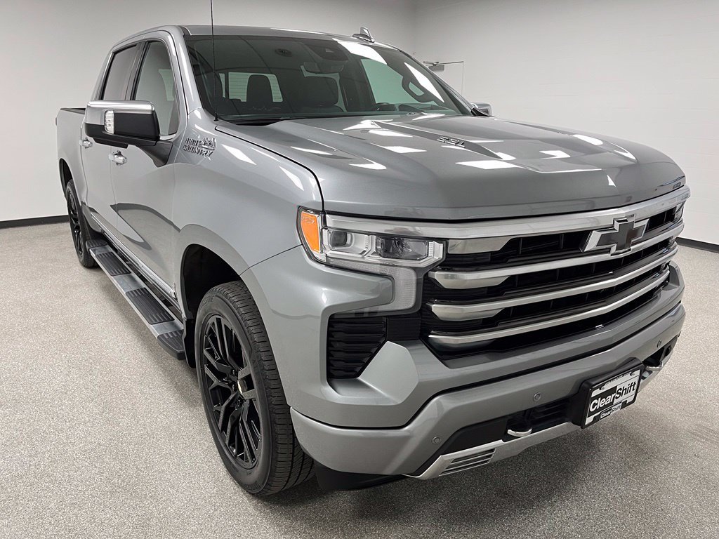 Used 2024 Chevrolet Silverado 1500 High Country w/ High Country Premium Package AWD/4WD image 2