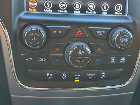 Used 2018 Jeep Grand Cherokee Limited image 41