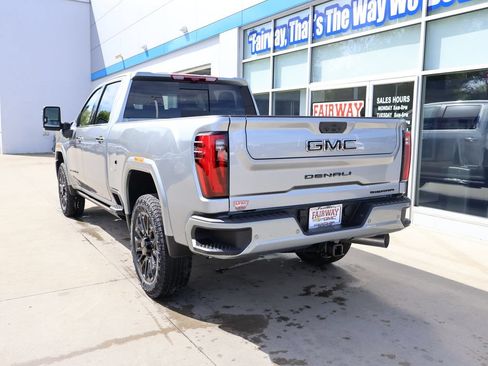New 2026 GMC Sierra 2500 Denali w/ Denali Reserve Package AWD/4WD image 8