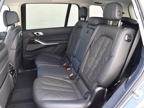 Used 2025 BMW X7 xDrive40i AWD/4WD image 25