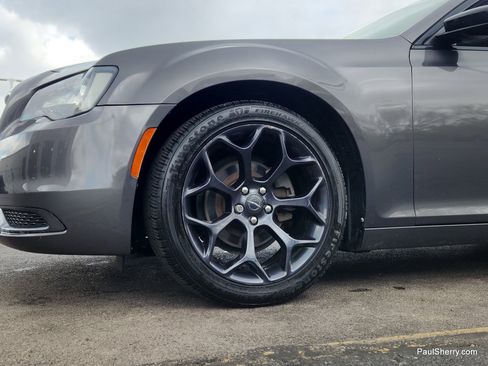 Used 2019 Chrysler 300 Touring w/ Sport Appearance Package image 7