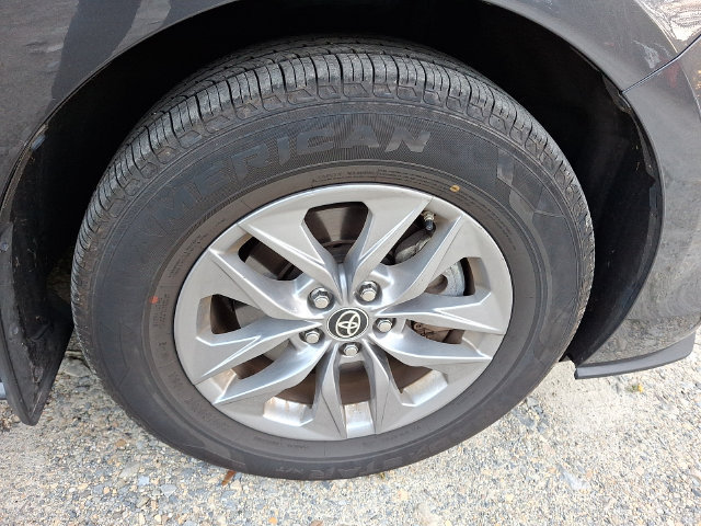 Used 2025 Toyota Sienna XLE AWD/4WD image 7