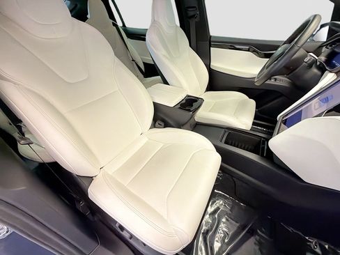 Used 2018 Tesla Model X 75D AWD/4WD image 15