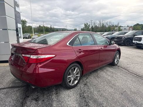 Used 2017 Toyota Camry SE w/ Moonroof Package FWD image 7