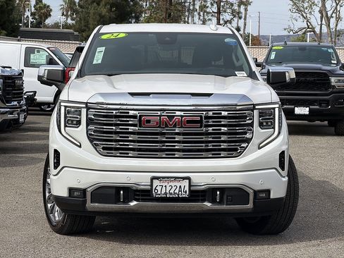 Used 2024 GMC Sierra 1500 Denali w/ Technology Package AWD/4WD image 2