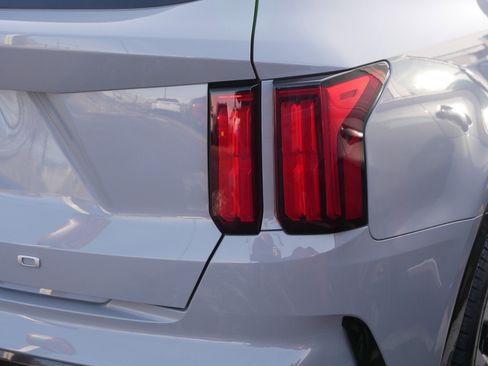 Certified 2022 Kia Sorento SX image 17