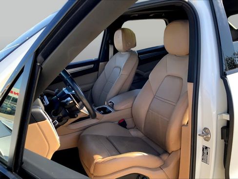 Used 2022 Porsche Cayenne Platinum Edition AWD/4WD image 8