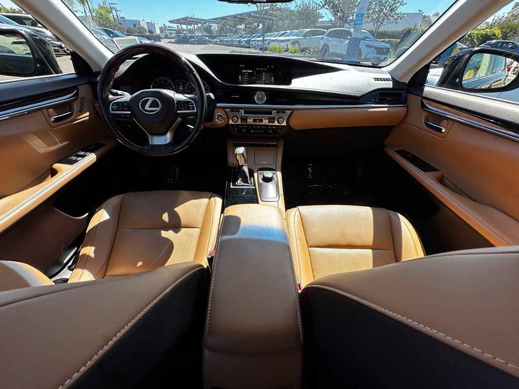 Used 2016 Lexus ES 350 w/ Premium Package w/Wood Trim FWD image 18