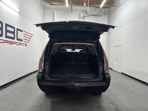 Used 2018 Cadillac Escalade ESV Premium Luxury RWD image 13