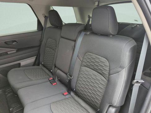 Certified 2025 Nissan Pathfinder SV image 29