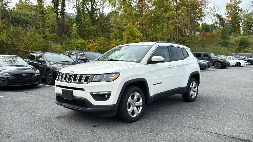Used 2019 Jeep Compass Latitude w/ Popular Equipment Group AWD/4WD image 3