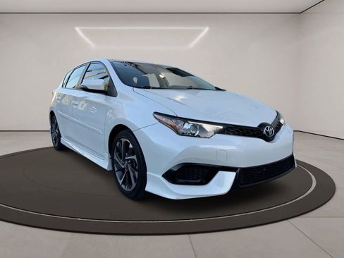 Used 2018 Toyota Corolla iM image 2