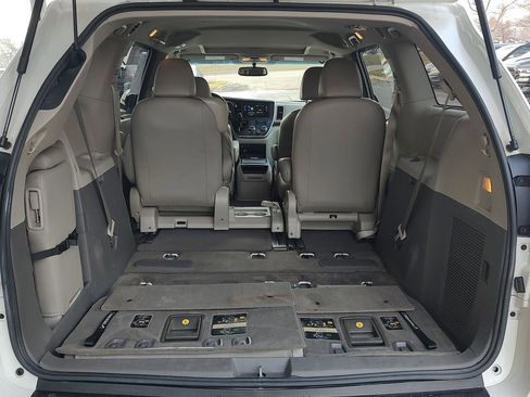 Used 2015 Toyota Sienna XLE w/ XLE Navigation Package image 21