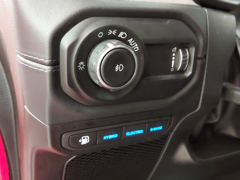 Used 2025 Jeep Wrangler Sahara w/ Safety Group AWD/4WD image 31