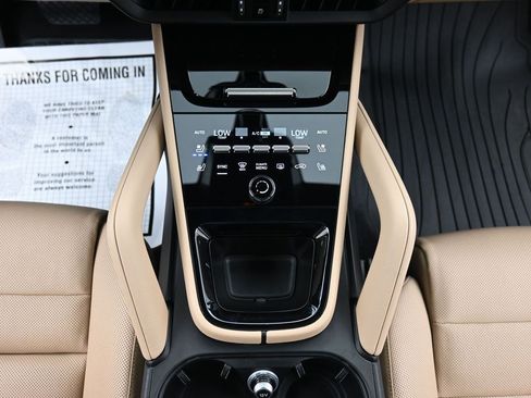 Used 2025 Porsche Cayenne image 14