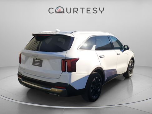 Certified 2024 Kia Sorento S image 3