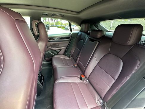 Certified 2025 Porsche Macan 4S Electric AWD/4WD image 42