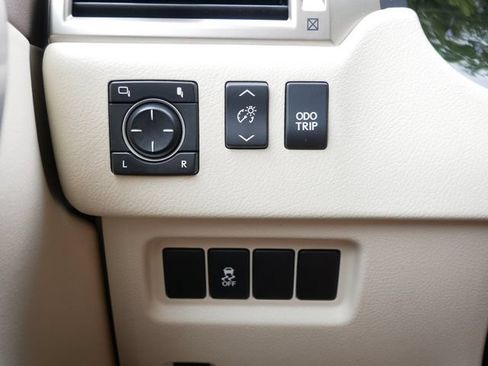 Used 2015 Lexus GX 460 w/ Premium Package AWD/4WD image 25