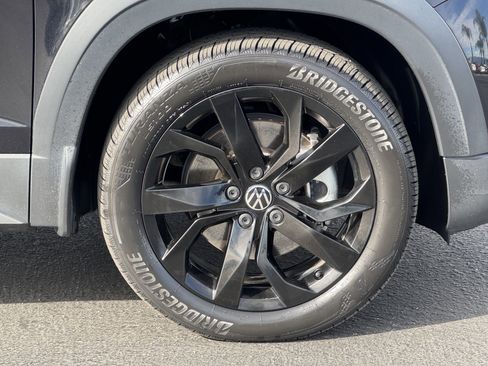 Certified 2023 Volkswagen Taos SE w/ Panoramic Sunroof Package image 12