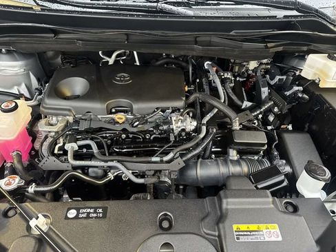 Used 2024 Toyota Sienna XLE image 30