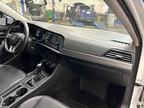Used 2019 Volkswagen Jetta R-Line FWD image 17