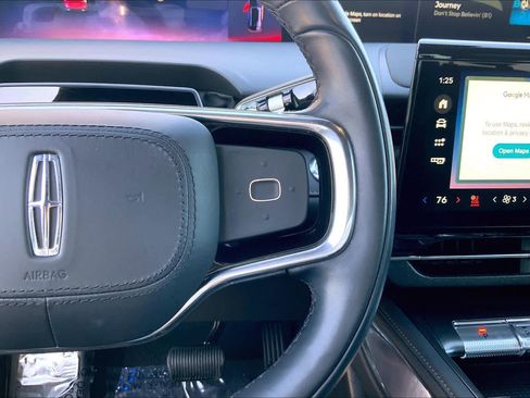 Used 2025 Lincoln Nautilus Reserve image 24