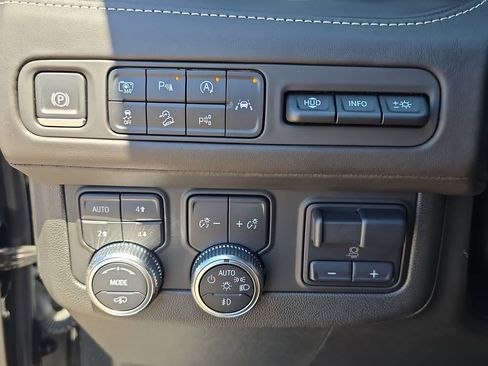 Used 2023 GMC Yukon XL Denali Ultimate AWD/4WD image 27