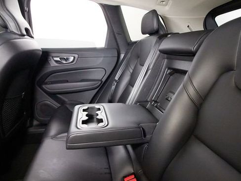 Certified 2025 Volvo XC60 B5 Core AWD/4WD image 23