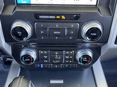 Used 2018 Ford F150 Lariat w/ Equipment Group 502A Luxury AWD/4WD image 29