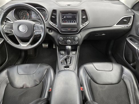 Used 2019 Jeep Cherokee Latitude Plus AWD/4WD image 14