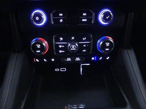 Used 2022 GMC Yukon XL AT4 image 19