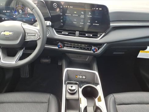 New 2026 Chevrolet Equinox LT w/ Convenience Package II FWD image 23