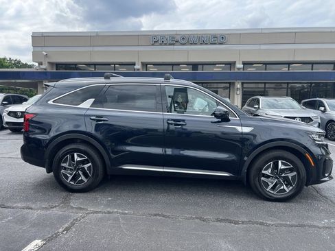 Certified 2023 Kia Sorento EX FWD image 6